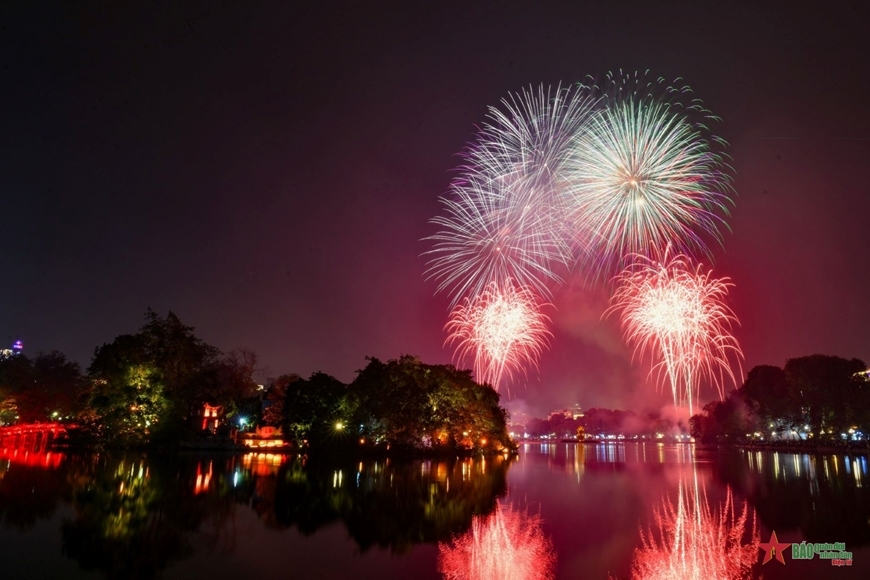 màn pháo hoa kỷ niệm 70 năm giải phóng thủ đô